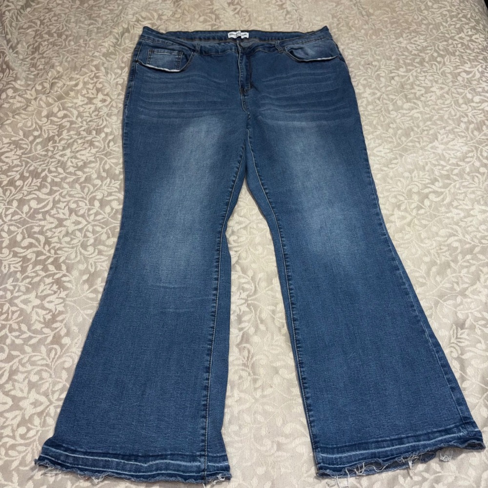Honey & Bristle Premium Denim Flare Jeans Raw Hem Blue Plus Size 24W Stretch F38